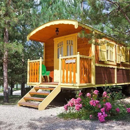Holiday park Village - Defiplanet'