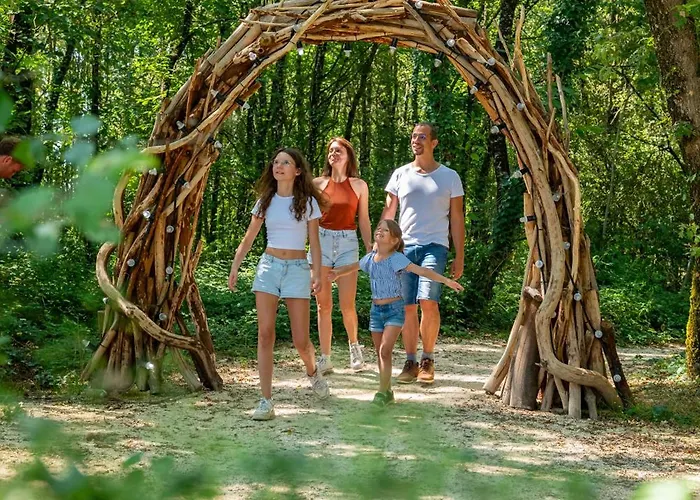 Village - Défiplanet' Parque de vacaciones Dienné