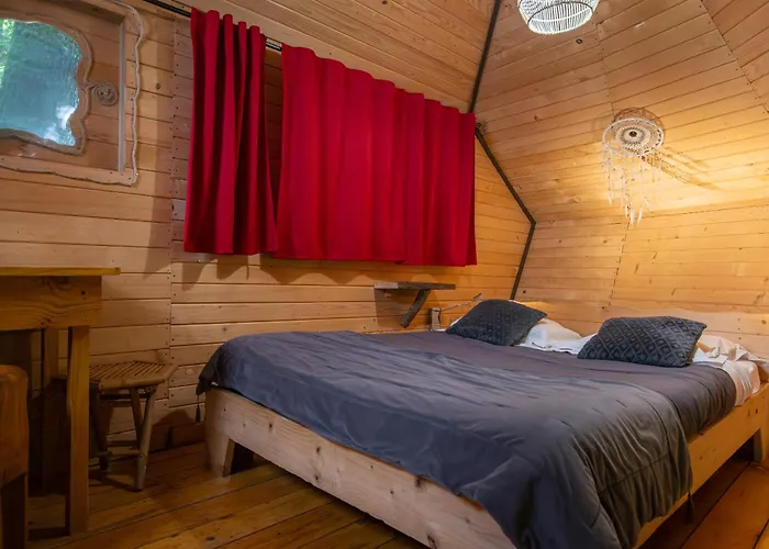 Domaine De - Villages * Dienne (Vienne)